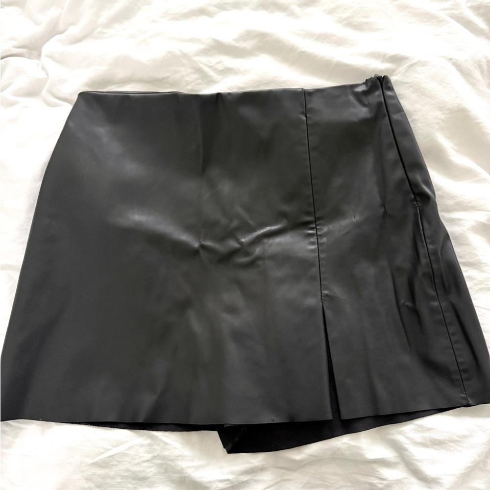 Zara Vegan Leather Mini Skort / Skirt with Shorts - Black - Size XL